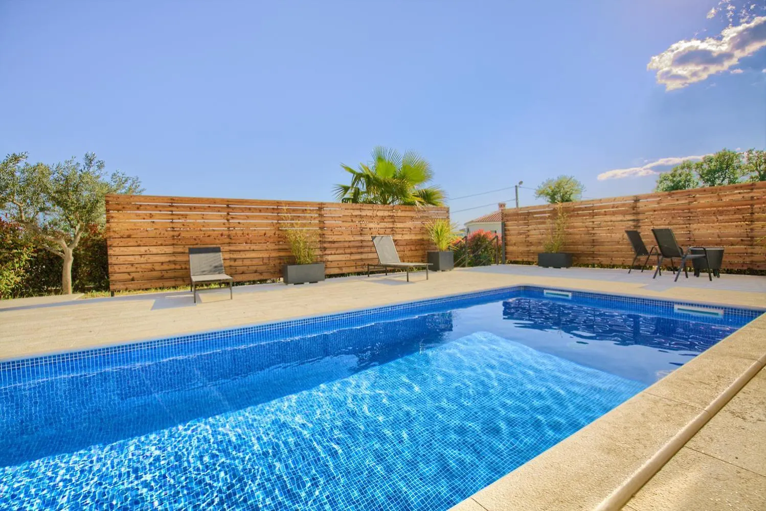 Villa Harmony - Apartments Banjole 0*,